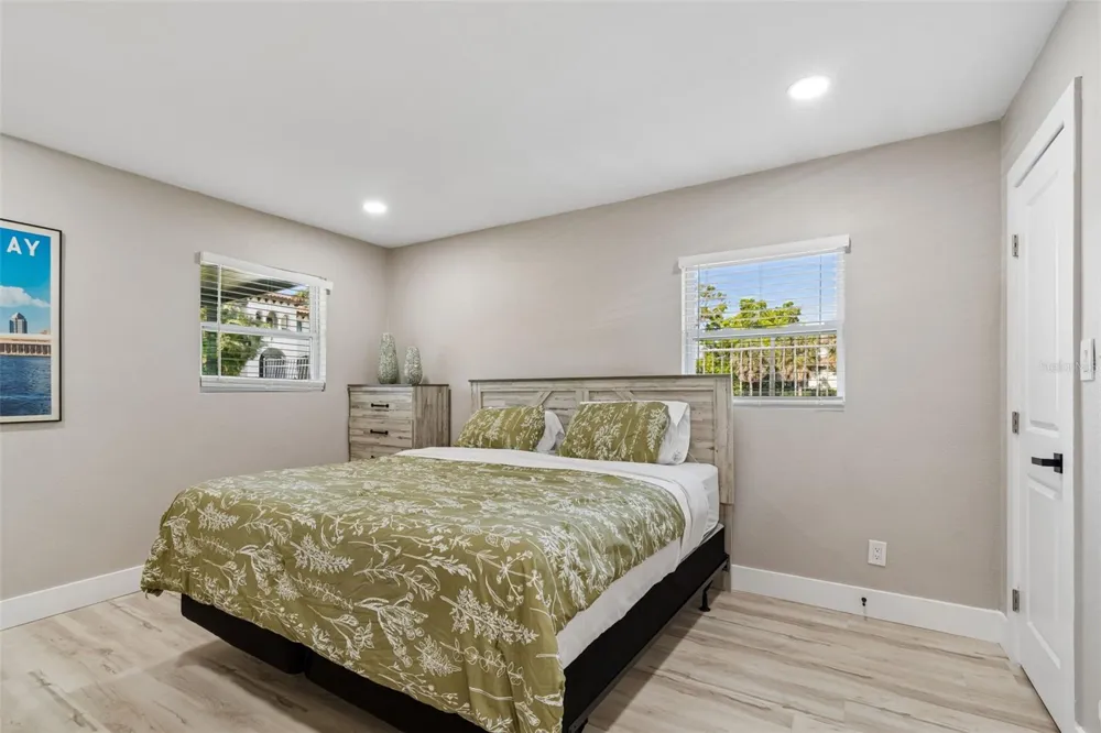 5 W SPANISH MAIN STREET Tampa, FL 33609