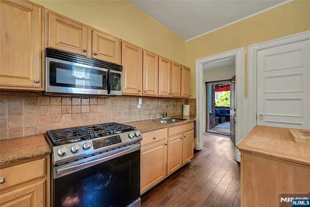 200-202 Oak Street Weehawken, NJ 07086
