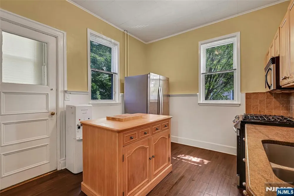 200-202 Oak Street Weehawken, NJ 07086
