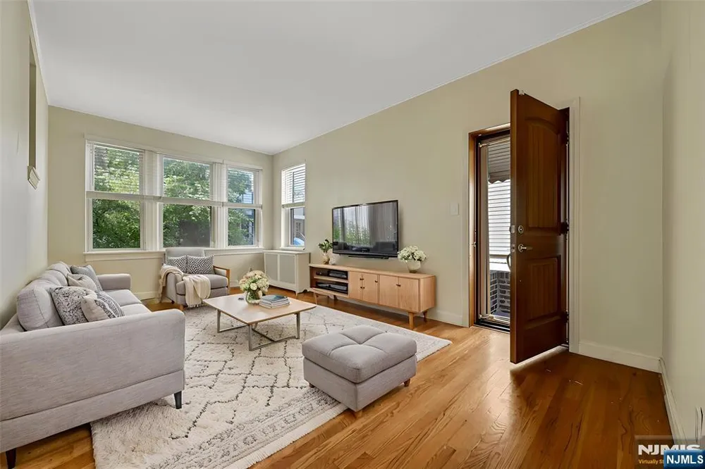 200-202 Oak Street Weehawken, NJ 07086