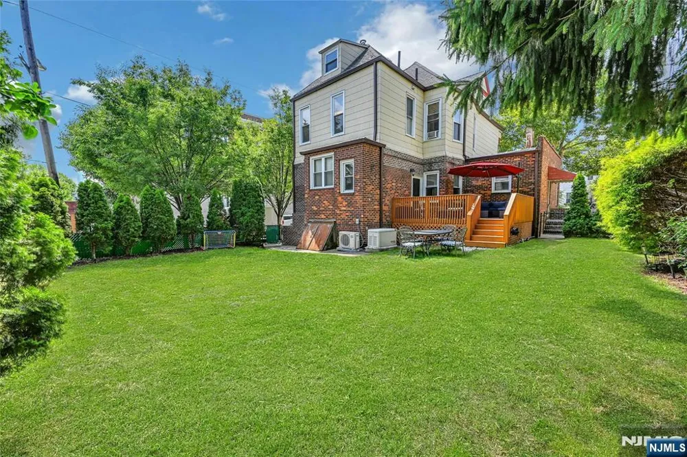 200-202 Oak Street Weehawken, NJ 07086