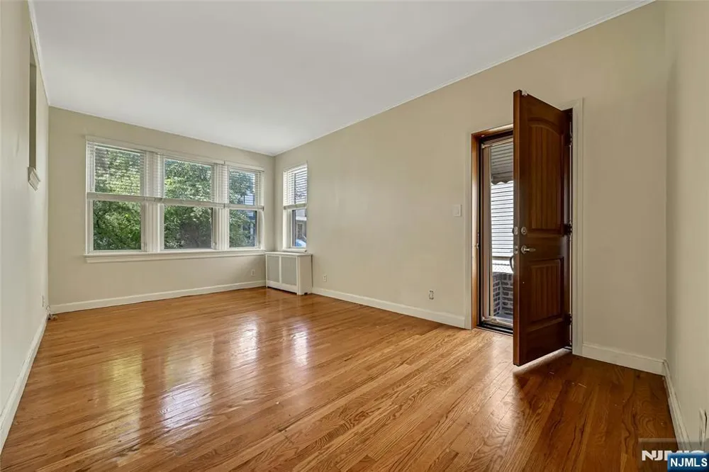 200-202 Oak Street Weehawken, NJ 07086