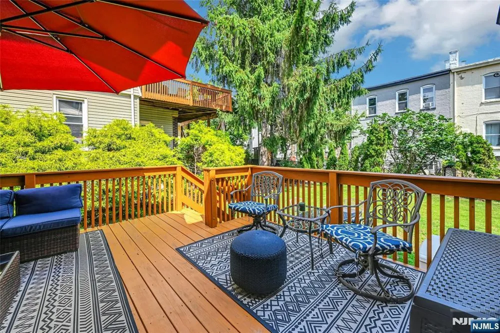 200-202 Oak Street Weehawken, NJ 07086