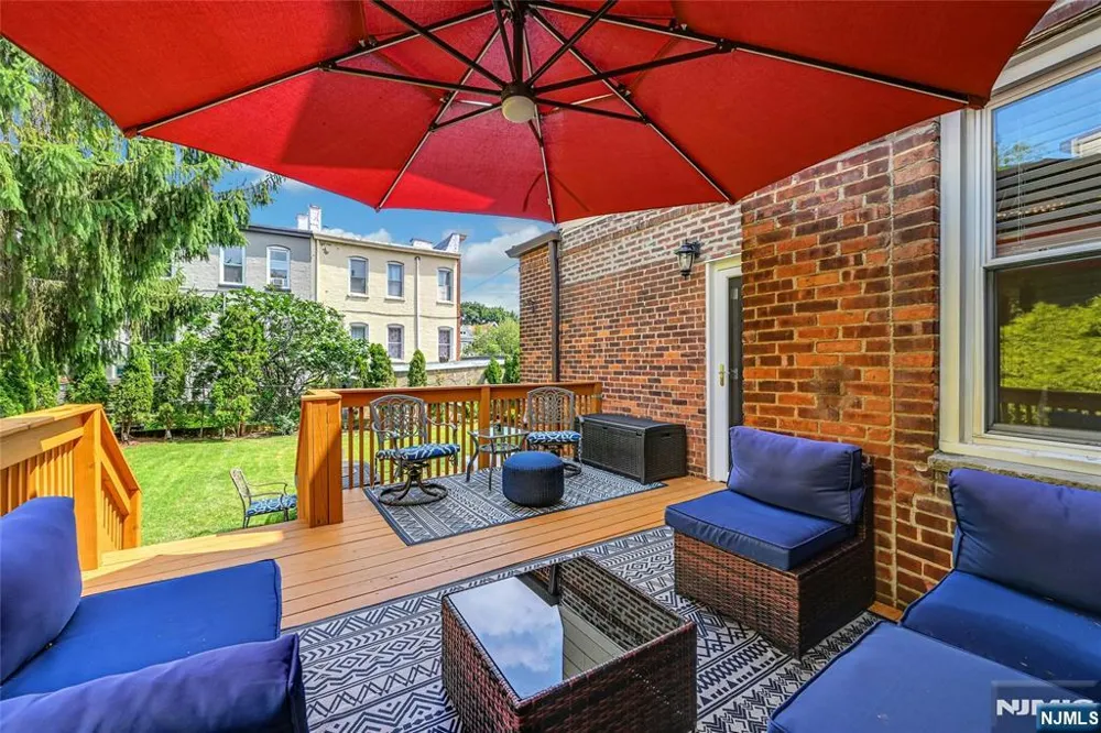 200-202 Oak Street Weehawken, NJ 07086