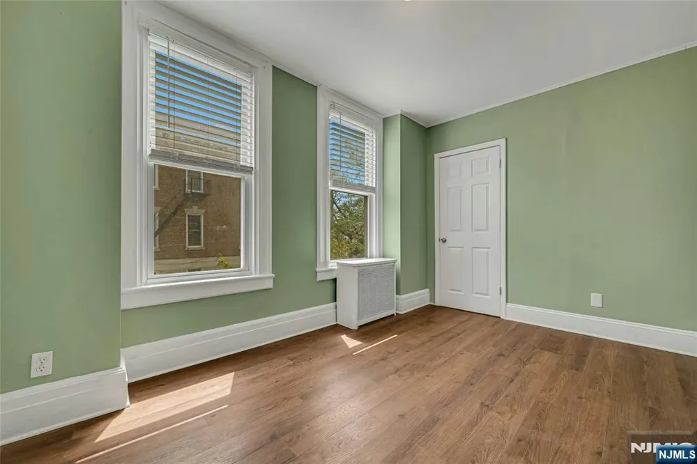 200-202 Oak Street Weehawken, NJ 07086