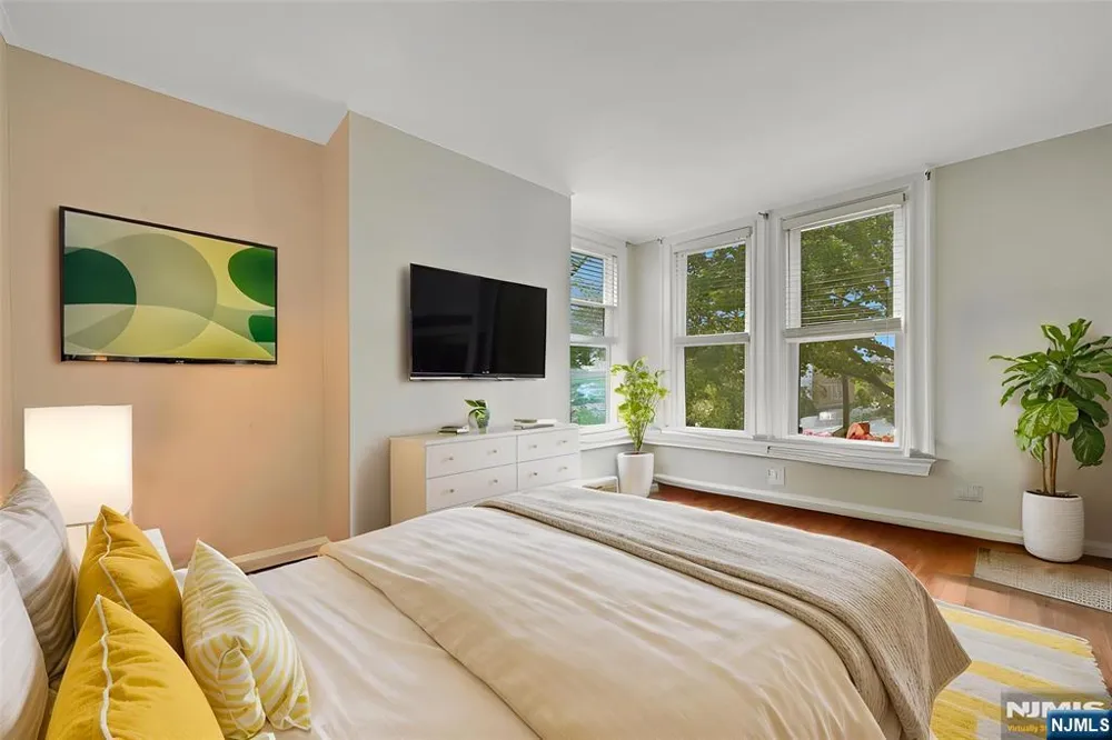 200-202 Oak Street Weehawken, NJ 07086