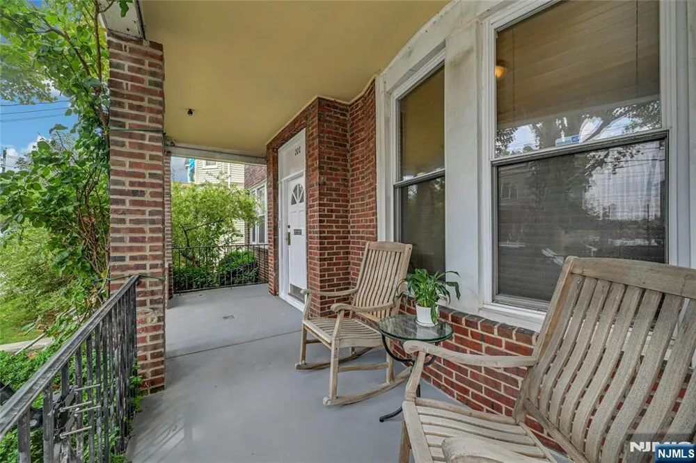 200-202 Oak Street Weehawken, NJ 07086
