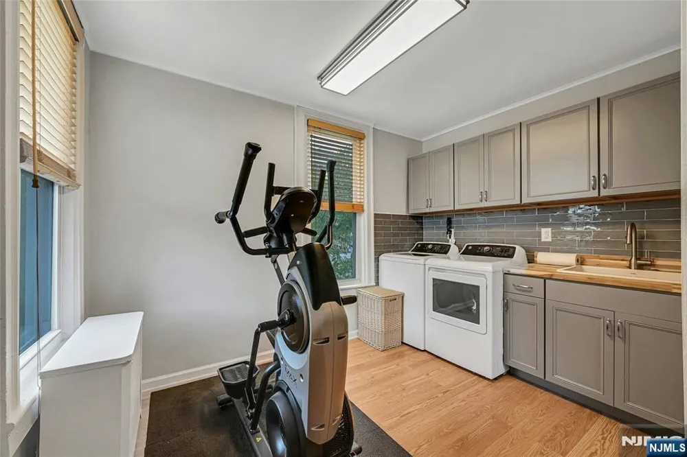 200-202 Oak Street Weehawken, NJ 07086