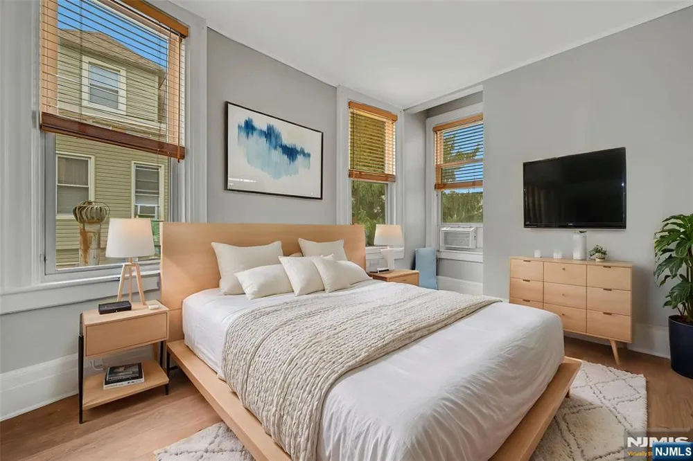200-202 Oak Street Weehawken, NJ 07086