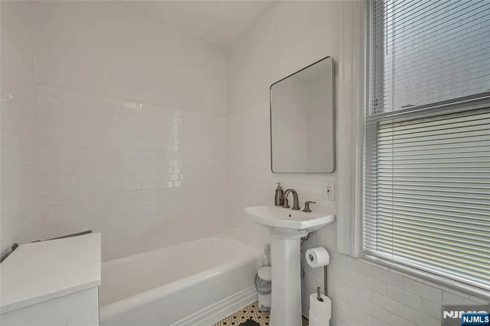 200-202 Oak Street Weehawken, NJ 07086