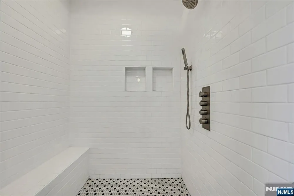200-202 Oak Street Weehawken, NJ 07086