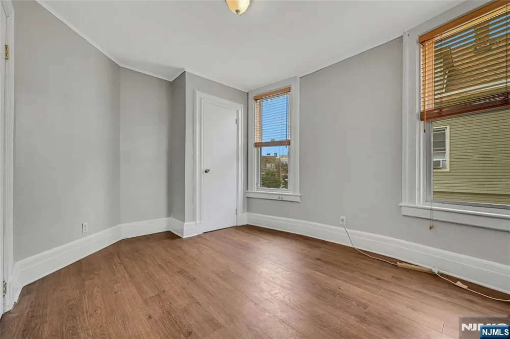 200-202 Oak Street Weehawken, NJ 07086