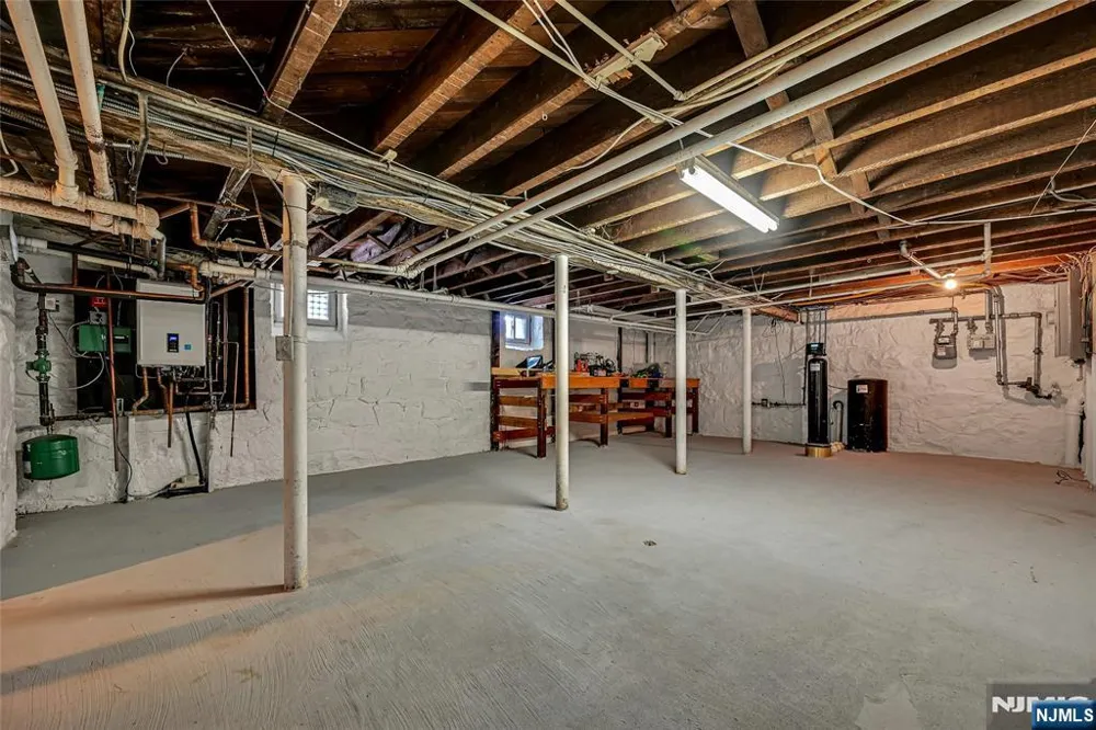 200-202 Oak Street Weehawken, NJ 07086