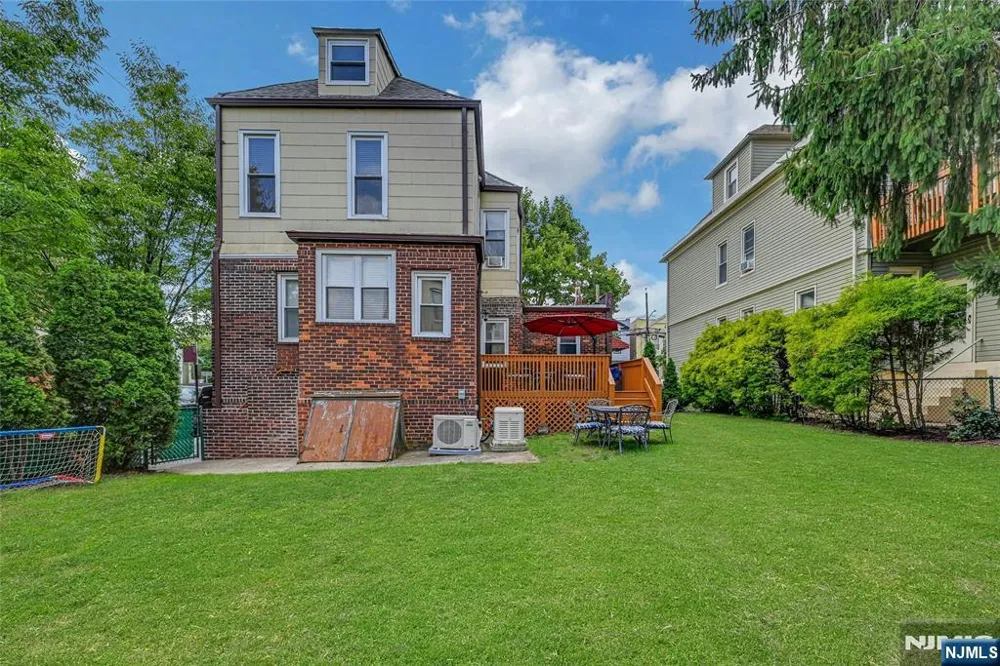 200-202 Oak Street Weehawken, NJ 07086