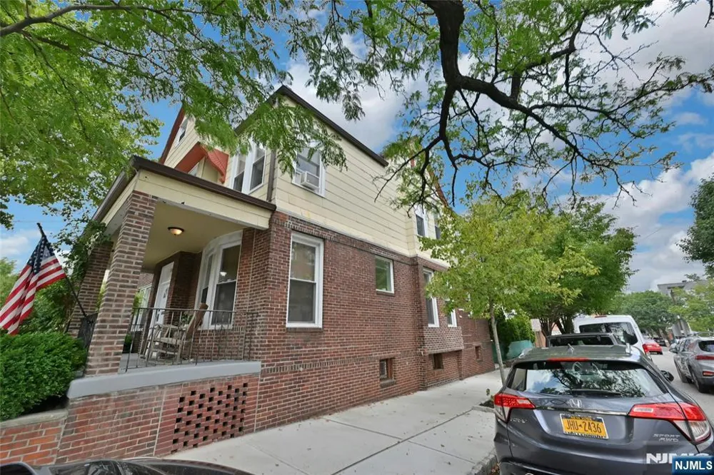 200-202 Oak Street Weehawken, NJ 07086