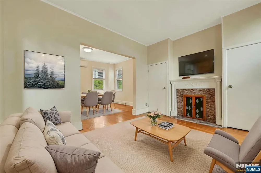 200-202 Oak Street Weehawken, NJ 07086
