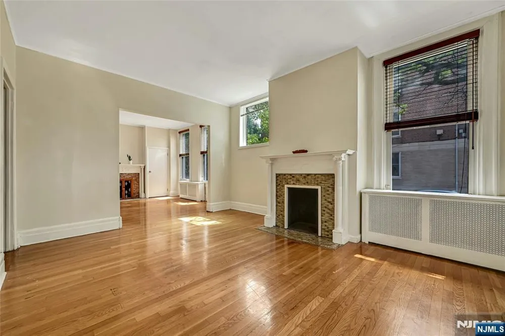 200-202 Oak Street Weehawken, NJ 07086
