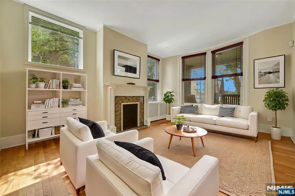 200-202 Oak Street Weehawken, NJ 07086