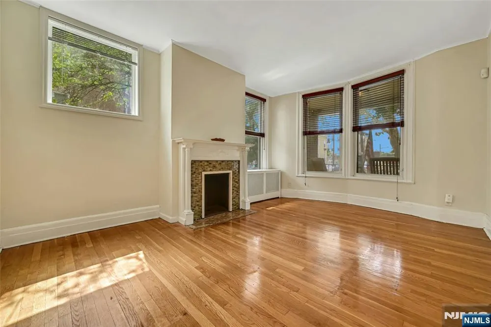 200-202 Oak Street Weehawken, NJ 07086