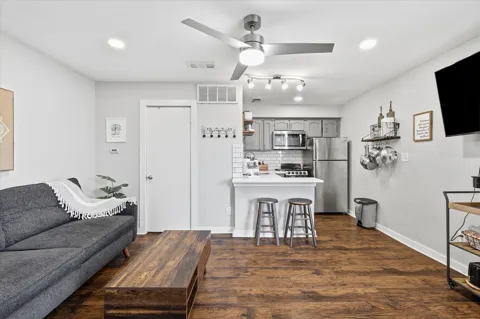 3121 Sondra Drive #304