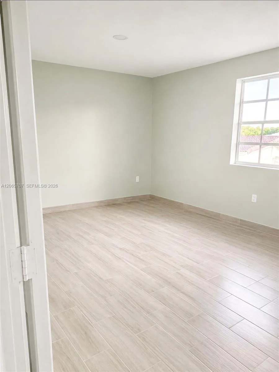359 W 12th St #3 Hialeah, FL 33010