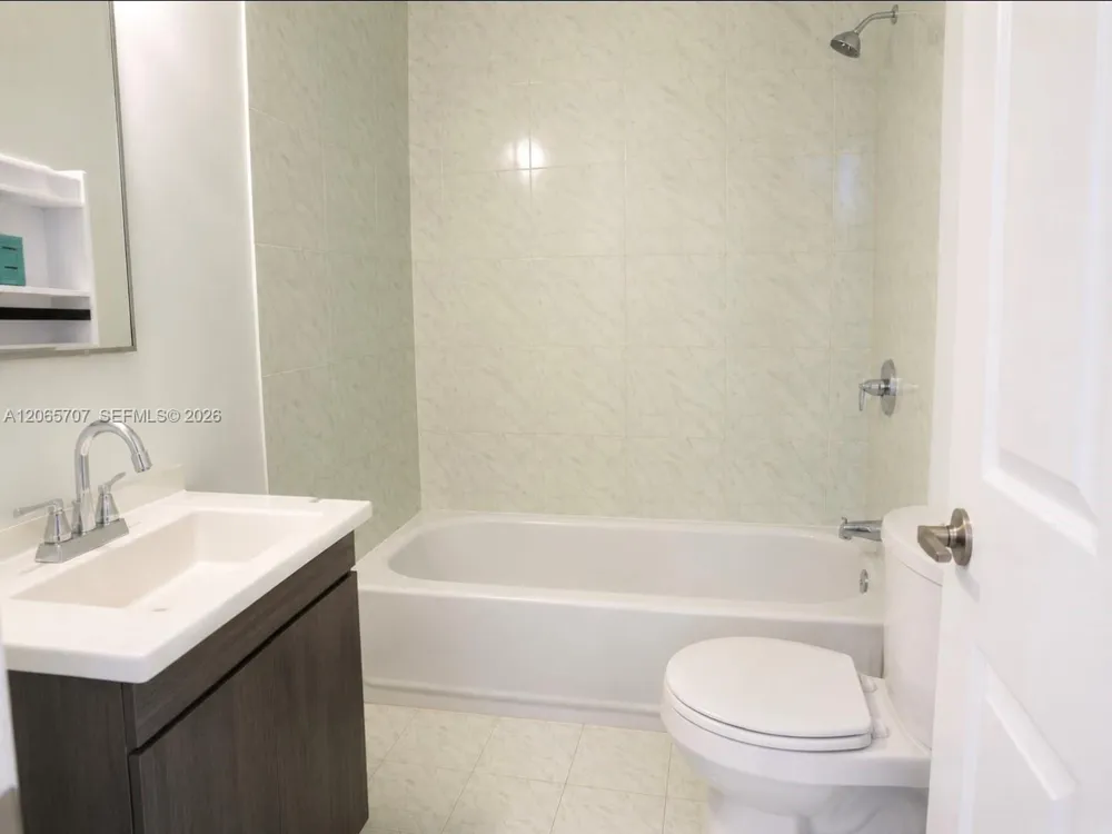 359 W 12th St #3 Hialeah, FL 33010