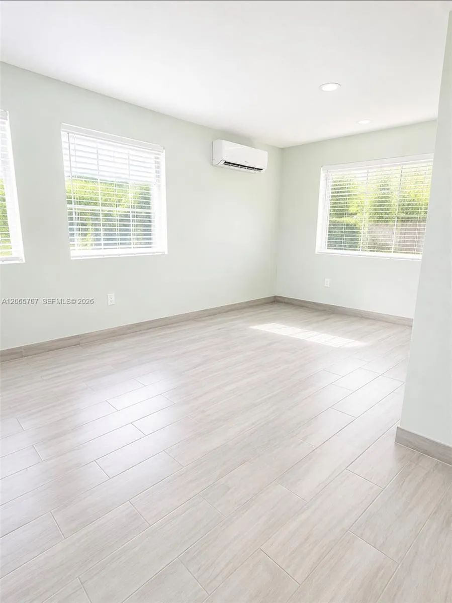 359 W 12th St #3 Hialeah, FL 33010
