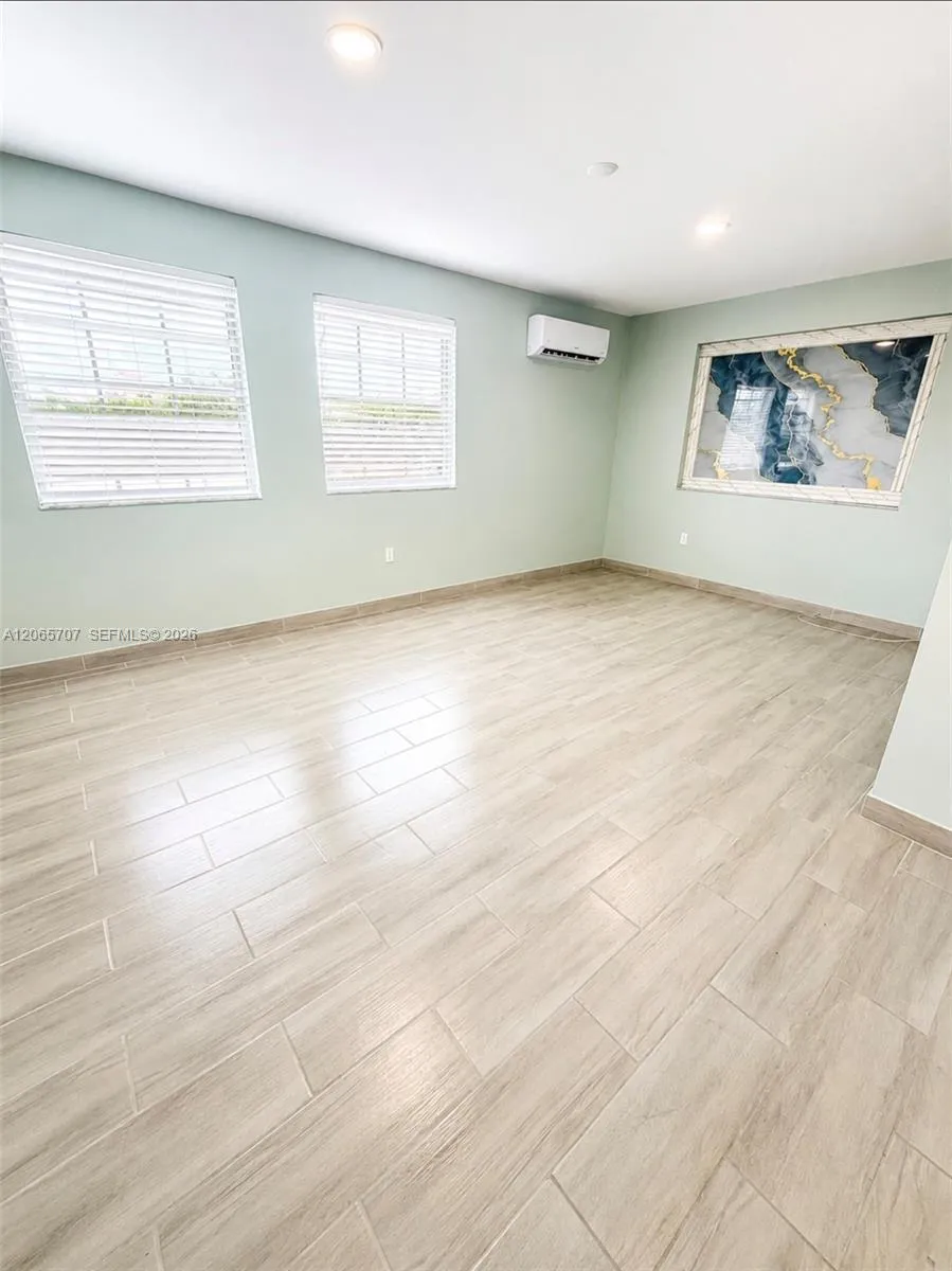 359 W 12th St #3 Hialeah, FL 33010