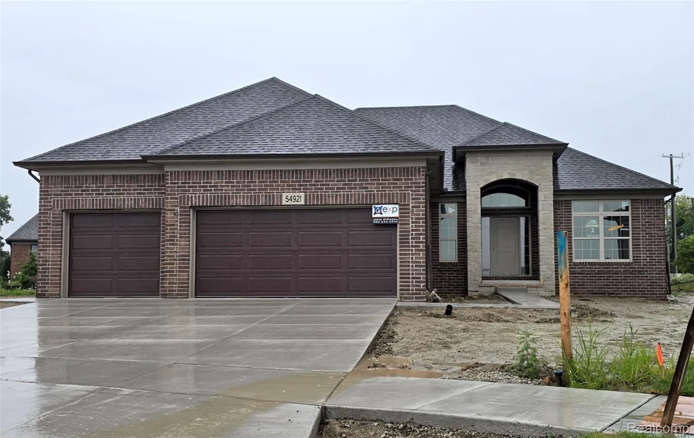 54921 Palomino Dr Shelby Charter Township, MI 48316