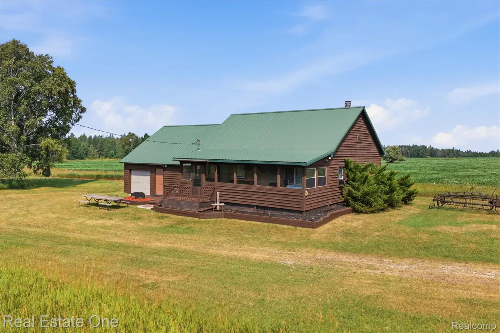 2643 Gulliver Road Doyle Township, MI 49840