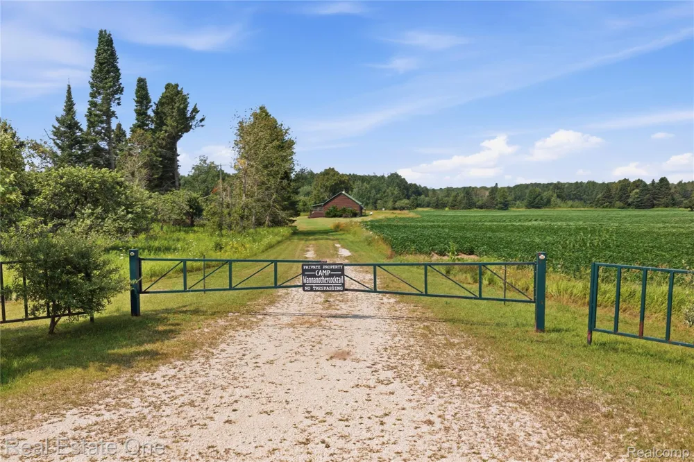2643 Gulliver Road Doyle Township, MI 49840