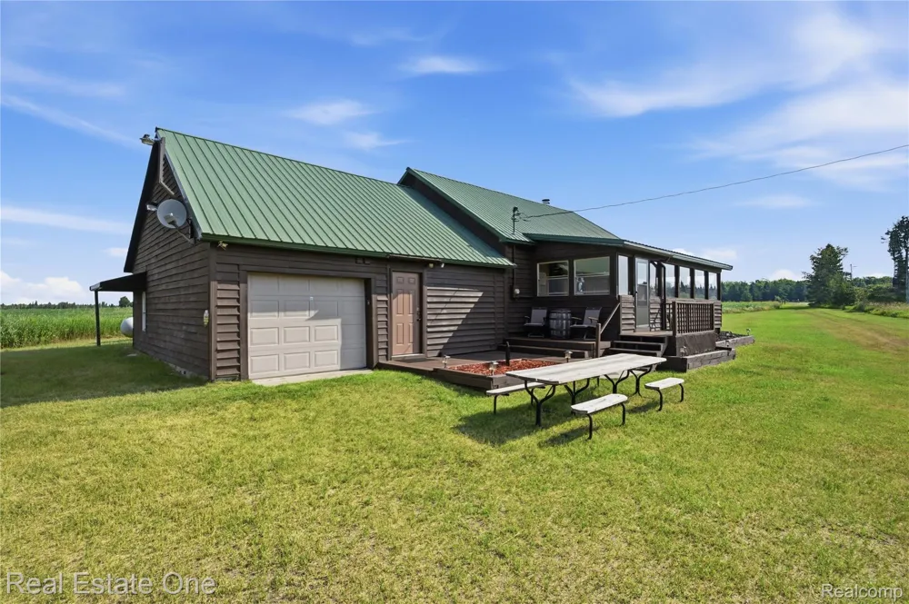 2643 Gulliver Road Doyle Township, MI 49840