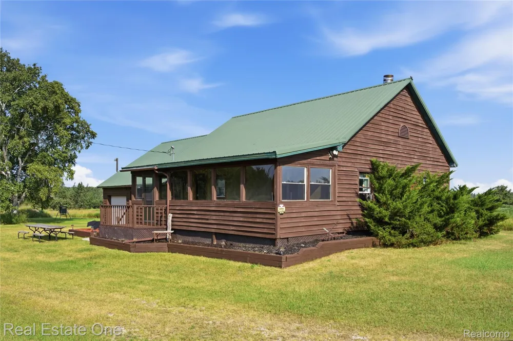 2643 Gulliver Road Doyle Township, MI 49840