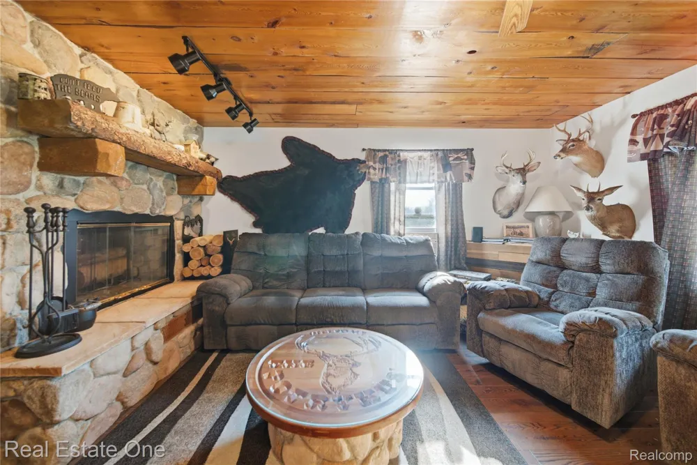 2643 Gulliver Road Doyle Township, MI 49840