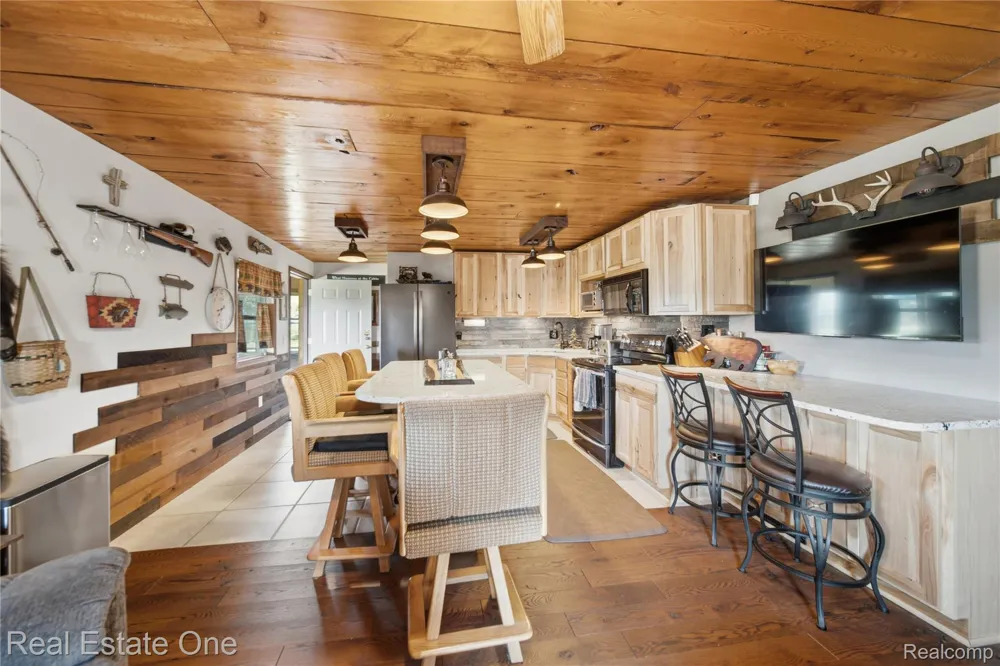 2643 Gulliver Road Doyle Township, MI 49840