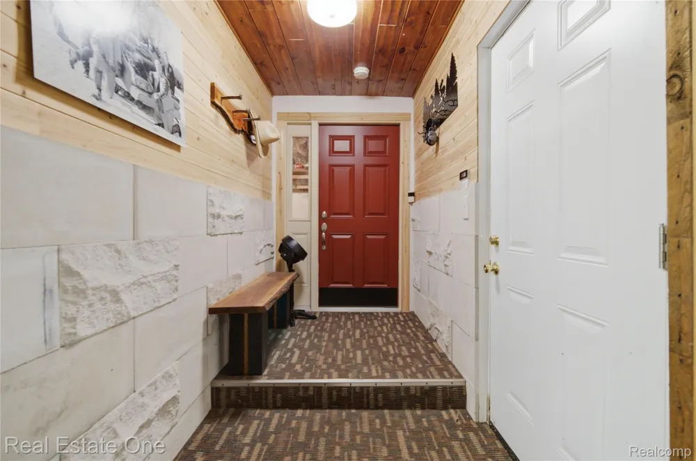 2643 Gulliver Road Doyle Township, MI 49840