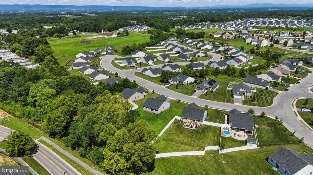 43 ELSTOW WAY Martinsburg, WV 25405