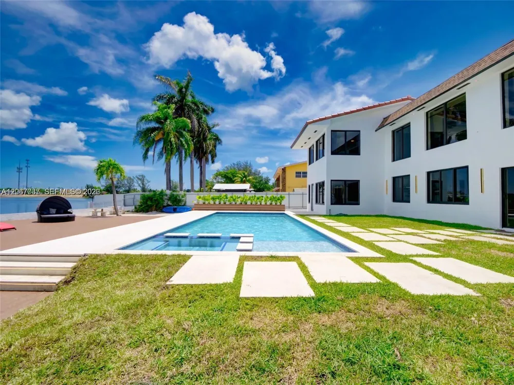 1861 NW 115th St Miami, FL 33167
