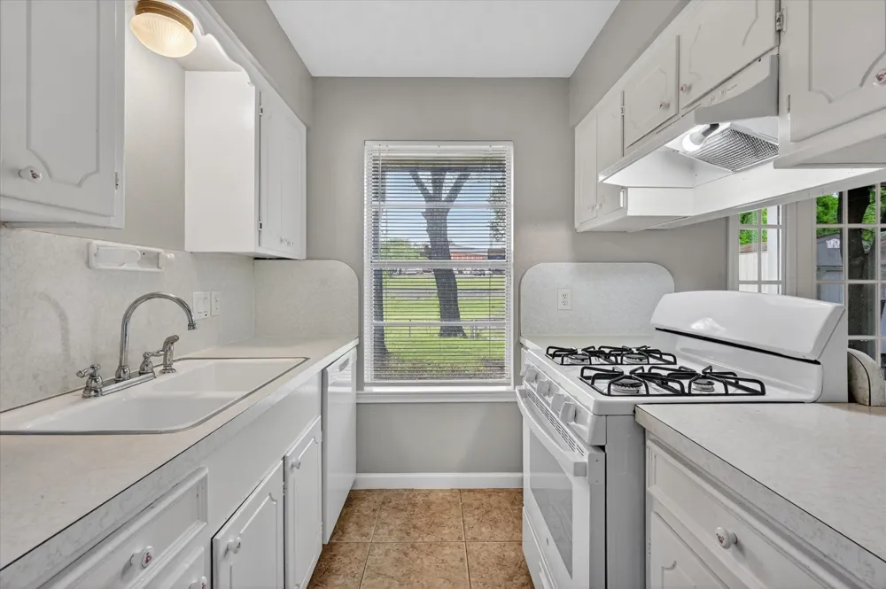 263 Merribrook Trail Duncanville, TX 75116