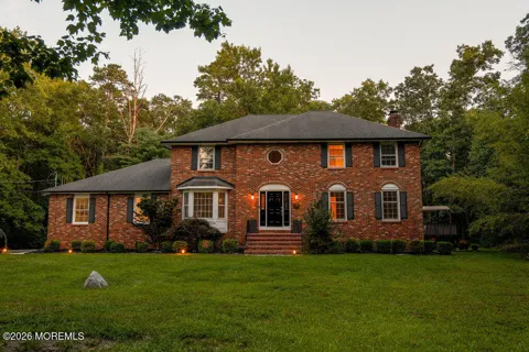 16 Pine Drive