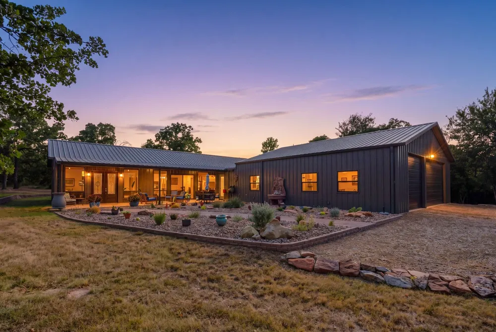 1226 County Road 1990 Chico, TX 76431