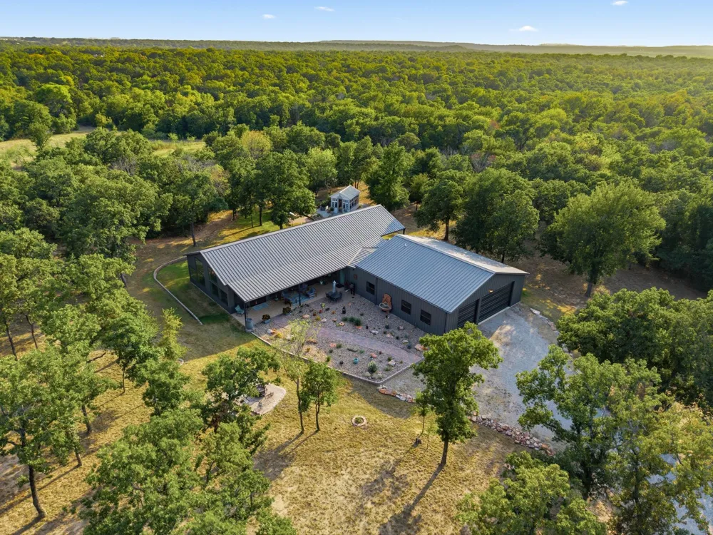 1226 County Road 1990 Chico, TX 76431