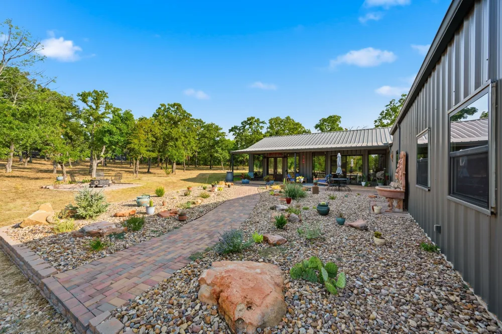 1226 County Road 1990 Chico, TX 76431