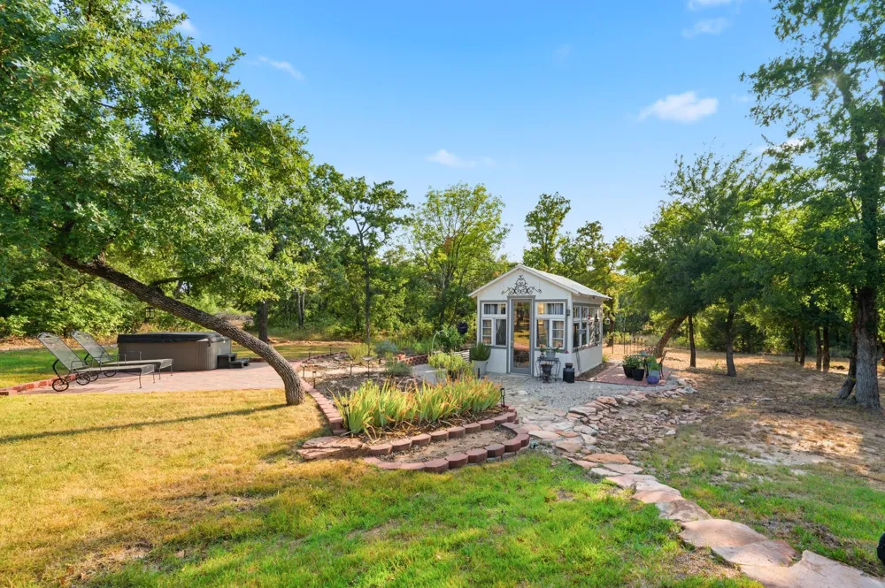 1226 County Road 1990 Chico, TX 76431