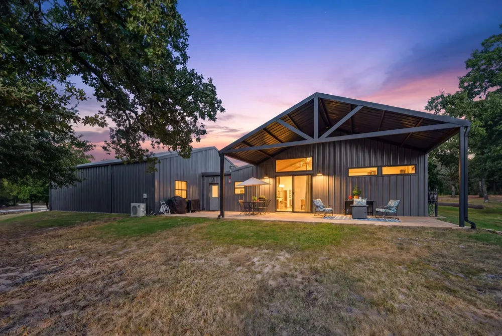1226 County Road 1990 Chico, TX 76431