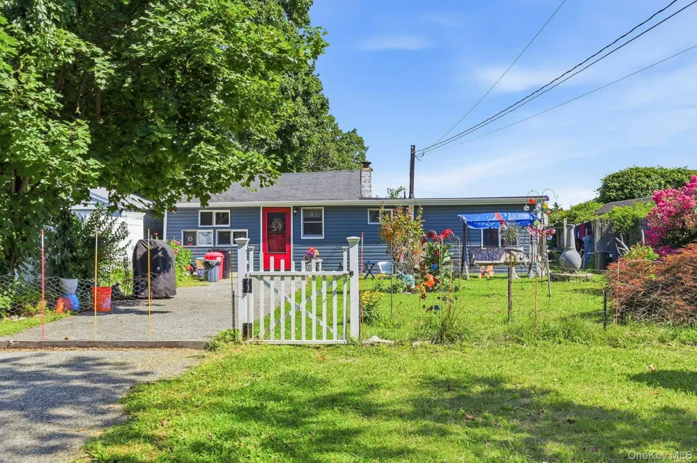 57 Sutton Court West Islip, NY 11795