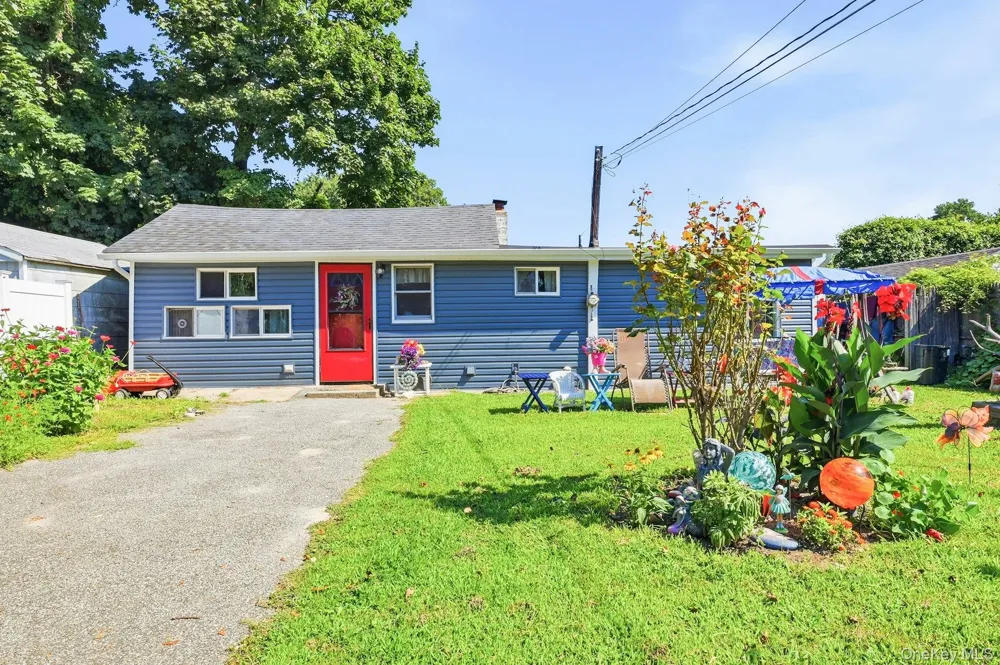 57 Sutton Court West Islip, NY 11795