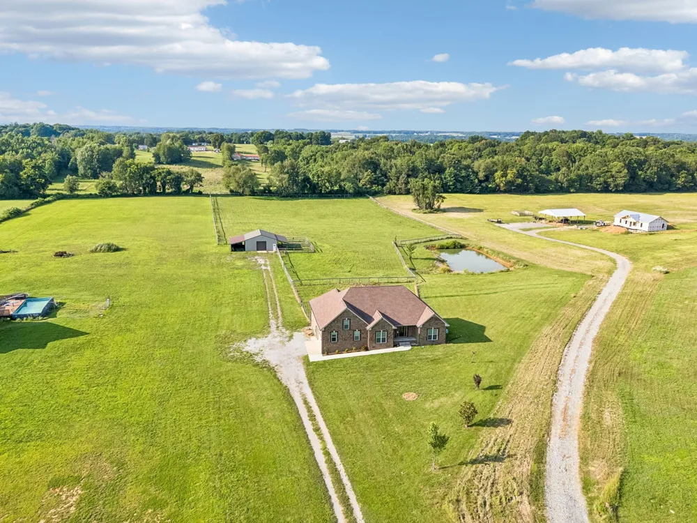 1088 Atkins Road Ext Cedar Hill, TN 37032