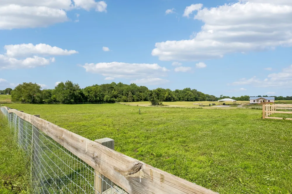 1088 Atkins Road Ext Cedar Hill, TN 37032