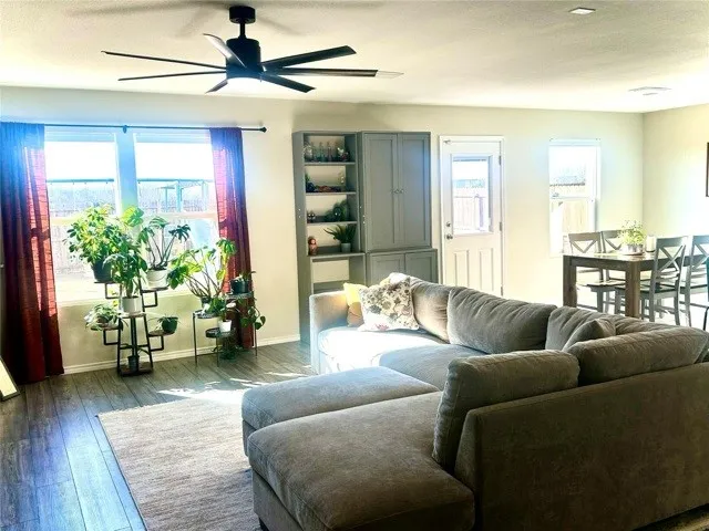 455 Manchester Street Van Alstyne, TX 75495